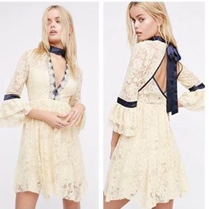 FREE PEOPLE GILDED LACE
BELL SLEVEE DRESS M
